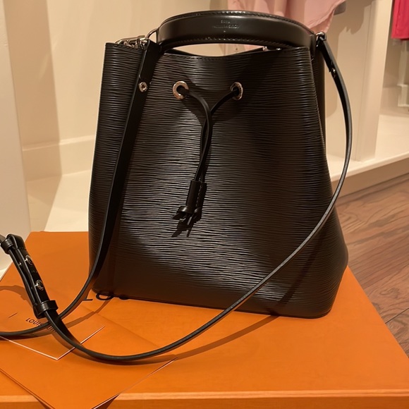 Louis Vuitton Epi leather NéoNoé MM bucket bag - Picture 3 of 6